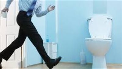 لاحظ الأب تغير مزاجية ابنته بالكامل خلال خطبتها، ساعة يراها سعيدة وساعة تكون حزينة حد البكاء