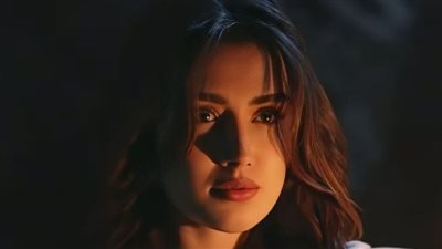 اول يوم ليا مع جوزى لبست لبس عروسة خفيف وبحط ميكب رقيق كدة مناسب للبيت منا عروسة بقي
