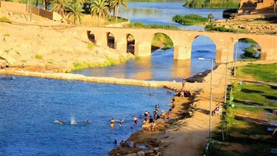 حديثة أرض التحديات والفرص