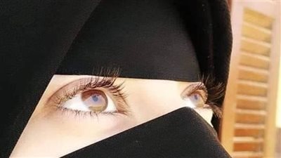 منتقبه ولكن