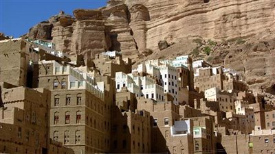 مديرية دوعن أرض المدرجات الزراعية