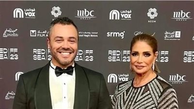 شاب وسيم الذي ظهر مع سوسن بدر
