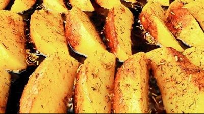 بطاطا في الفرن طبق لذيذ وسهل التحضير