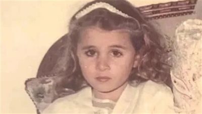 هذه الطفلة في الصورة أصبحت أشهر فنانة عربية في مصر وحازت على جائزة أفضل ممثلة عام 2016