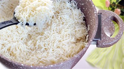 رز بسمتي أبيض طبق لذيذ ومغذي