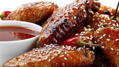 أجنحة الدجاج بالصوص وجبة شهية وسهلة التحضير