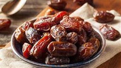 فوائد أكل التمر على الريق