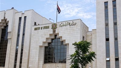 إلقاء القبــض على 3 أشخاص اثنان منهم طعــنا شخصاً ضمن إحدى وسائل النقل العام في دمشق