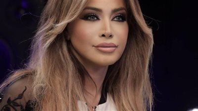 معجب يطلب يد نوال الزغبي مباشرة على الهواء وهي تحرجه بردها
