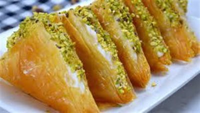الوربات بالقشطة حلوى شرقية شهية