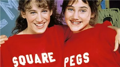 قصة مسلسل Square Pegs