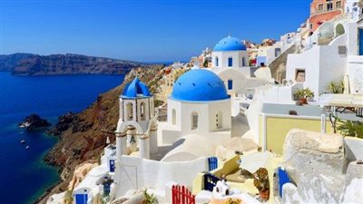 أفضل شهر للسفر الى سانتوريني في اليونان