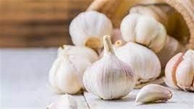 أكل الثوم على الريق للبشرة