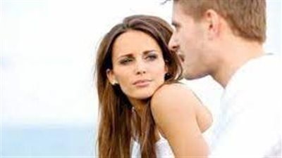 علامات اهتمام المرأة بالرجل
