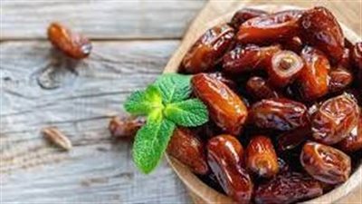  فوائد التمر للوجه: رحلة نحو بشړة نضرة وصحية