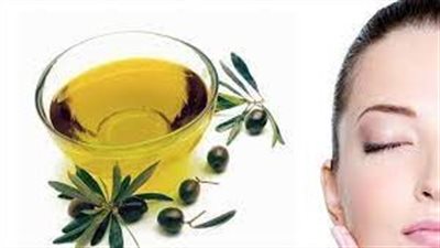فوائد تدليك الوجه بزيت الزيتون للحصول على بشړة نضرة وصحية
