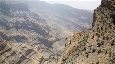 كم يبلغ ارتفاع جبل شمس 