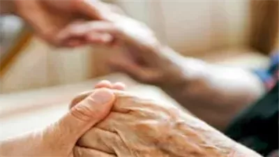  التعامل بشكل صحيح مع شخص أصيب بنوبة قلبية