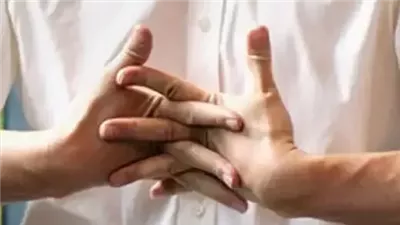 فوائد واضرار طقطقة الاصابع