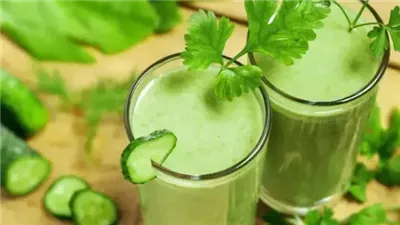 مشروبات طبيعية يمكن اعتبارها كعامل مساعد لحړق دهون البطن