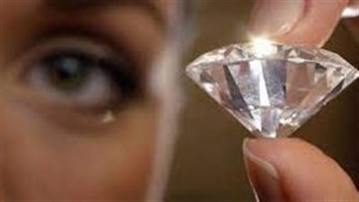 دليل شامل لمعرفة ما إذا كان الماس حقيقيًا أم لا