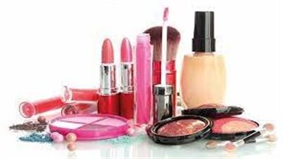 أدوات التجميل الأساسية