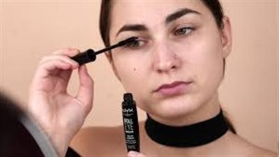 كيف أرطب بشرتي قبل المكياج: رحلة نحو بشړة نضرة ومشرقة