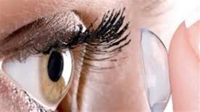 طريقة لبس العدسات للمبتدئين: رحلة نحو رؤية أوضح وجمال ساحر