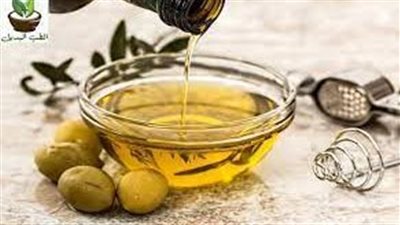 زيت الزيتون البكر: إكسيرٌ سحريٌّ يُنعش شعركِ ويُعيد إليه حيويته