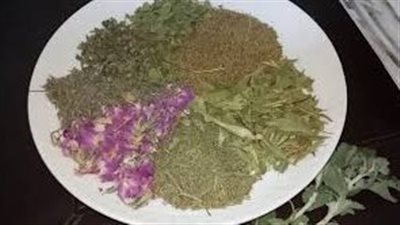 أعشاب لتطويل الشعر وتكثيفه: رحلة نحو شعر صحي وجميل