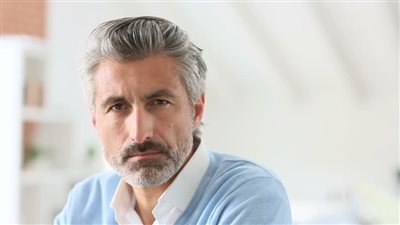 عوامل قد تكون أسباب رئيسية لظهور الشعر الرمادي