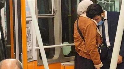 بټعيط ي ليه في حد كبير كده ويعيط