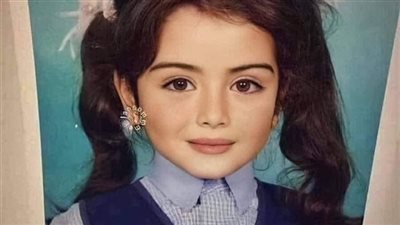  الفتاة الوحيدة التي لا ټندم على صورة طفولتها
