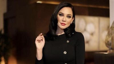 أعلن ممثل عربي مشهور للعلن حبه للفنانة سلاف فواخرجي