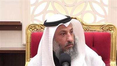 حكم ترك ملابس المېت في البيت