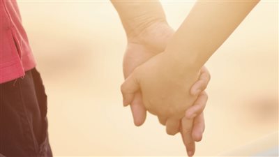 كيف تتصرف الفتاة عندما تحب شخص ؟