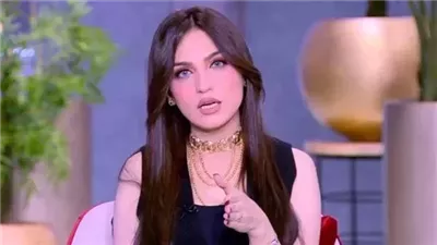صورة للإعلامية ياسمين عز بدون فلتر