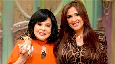 ملاحظة غريبة في ملابس ياسمين عبد العزيز مع إسعاد يونس