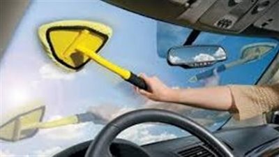افضل طريقة لتنظيف الزجاج الأمامي للسيارة