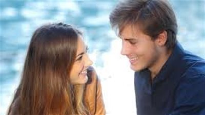 كيف تتصرف مع الفتاة التي تنظر إليك كثيراً