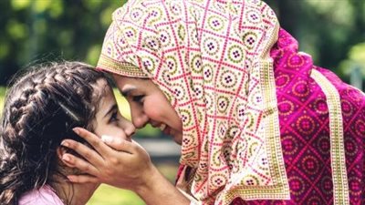 تعبير عن دور الأم في تربية الأبناء