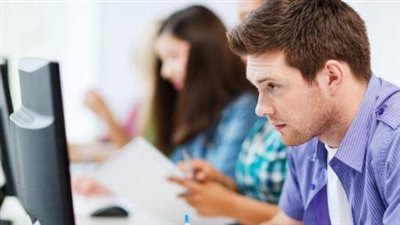 تعبير عن أهمية العمل في حياة الإنسان