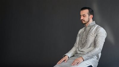 ما هي الكلمات التي تقال بين السجدتين ؟