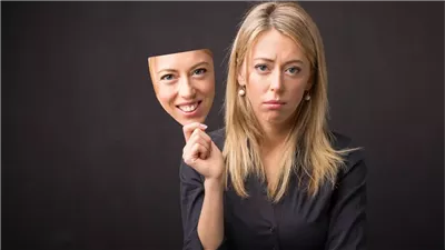 كل ما تريد معرفتة عن الاكتئاب المبتسم