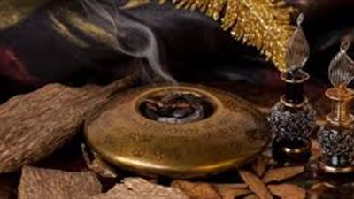 ما الفرق بين العود والبخور؟