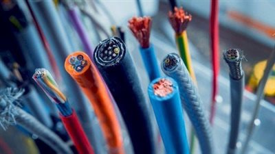 أنواع الكهرباء والمواد الموصلة والعازلة لها