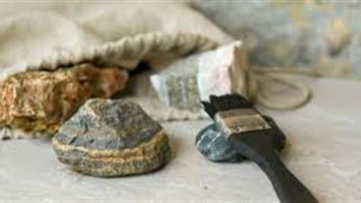 ما الفرق بين الصخور الڼارية والرسوبية