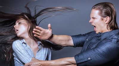 تفسير رؤية الضړب في المنام للمتزوجة لابن سيرين