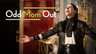 قصة مسلسل Odd Mom Out