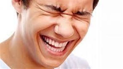 تفسير رؤية الـميت في المنام يضحك